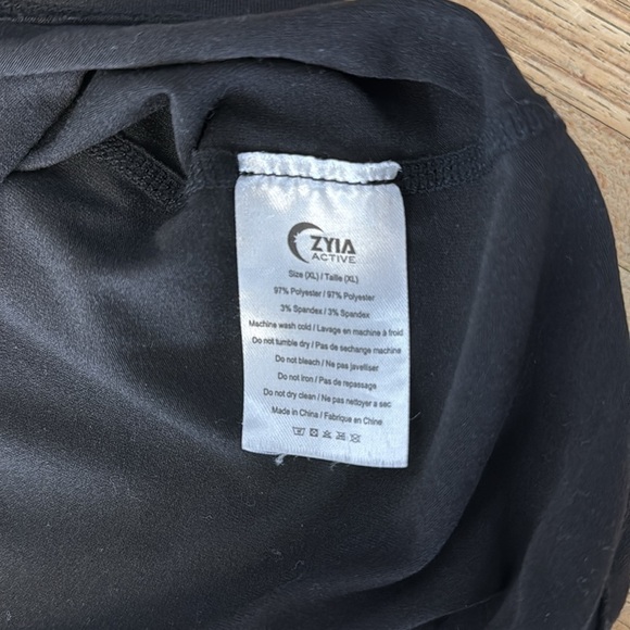 Zyia Active Women’s Size XL Black T-Shirt scoop hem longer in front than back - Picture 7 of 7